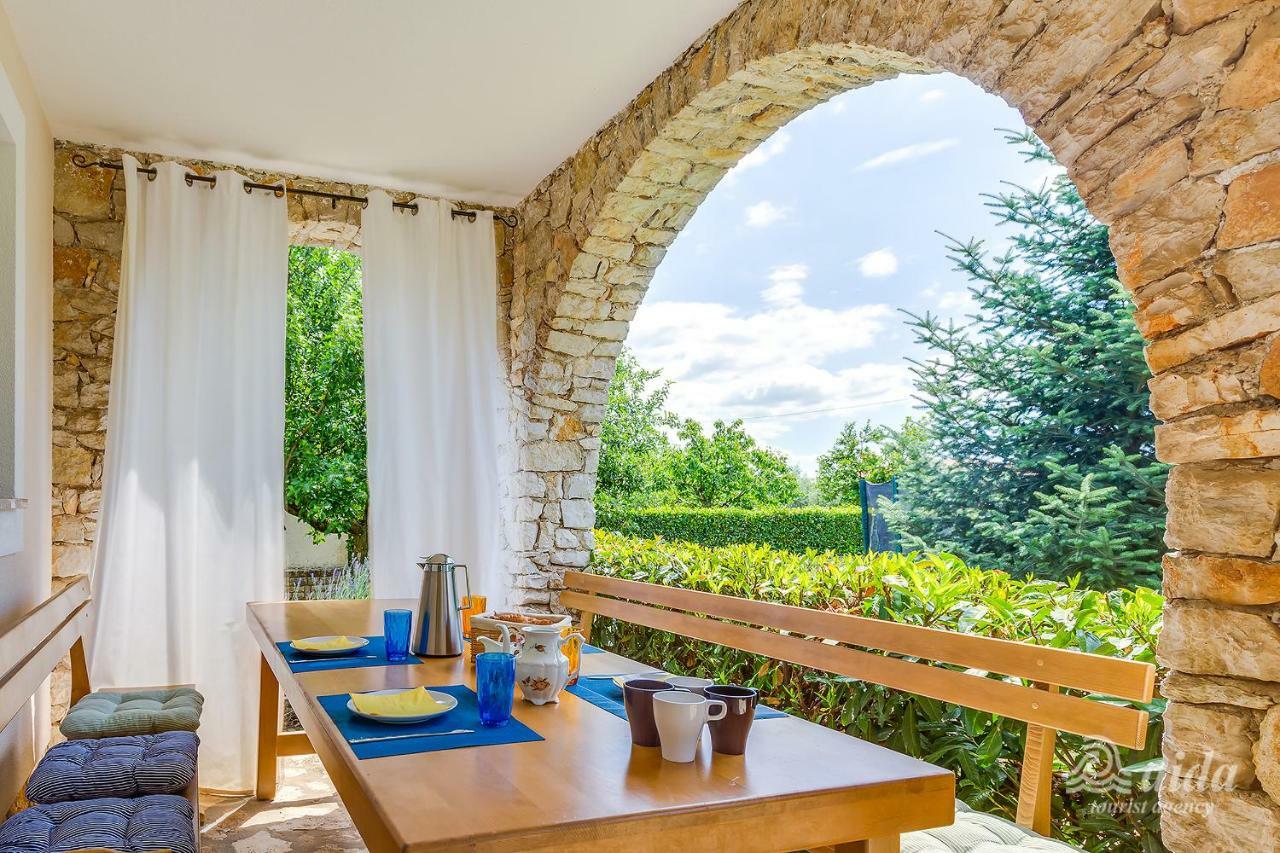 Family Vacation Villa Žbandaj Esterno foto